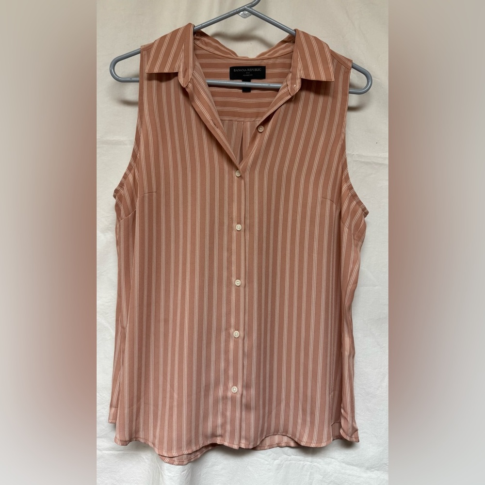 Banana Republic Sleeveless Striped Button-Down Top in Blush